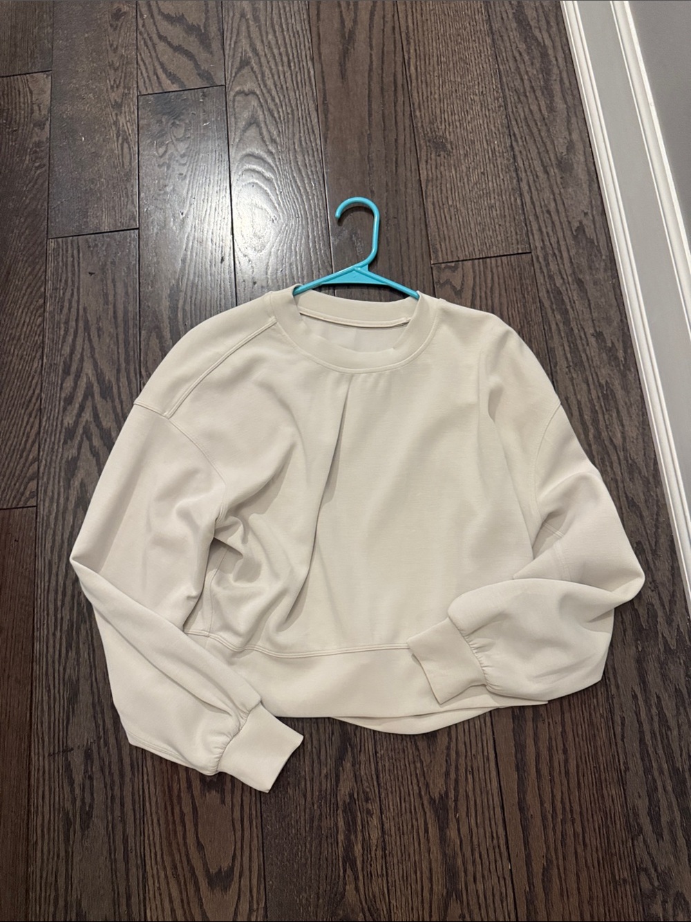 Lululemon Women’s Cream Crewneck Sweatshirt